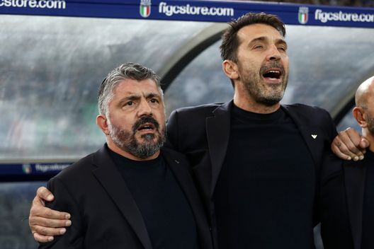 UDINE, ITALY - OCTOBER 14: Gennaro Gattuso, Head Coach of Italy, and Gianluigi Buffon, Head of Delegation sing the Italian national anthem prior to the FIFA World Cup 2026 qualifier match between Italy and Israel at Stadio Friuli on October 14, 2025 in Udine, Italy. (Photo by Marco Luzzani/Getty Images)