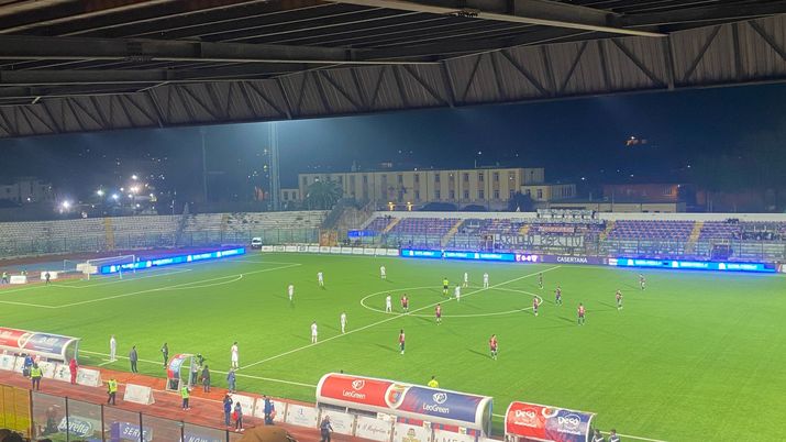 Una veduta del campo dalla tribuna dello stadio Alberto Pinto di Caserta durante Casertana-Benevento Casertana-Benevento finisce in parità: playout lontani per i falchetti, Strega troppo lontana dalla vetta - immagine 1