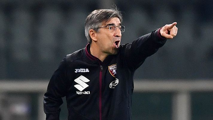 TURIN, ITALY - DECEMBER 02: Ivan Juric, Head Coach of Torino FC gestures to his players during the Serie A match between Torino FC and Empoli FC at Stadio Olimpico di Torino on December 02, 2021 in Turin, Italy. (Photo by Valerio Pennicino/Getty Images) Torino, alle 13.30 la conferenza stampa di Ivan Juric in diretta su Toro News - immagine 1