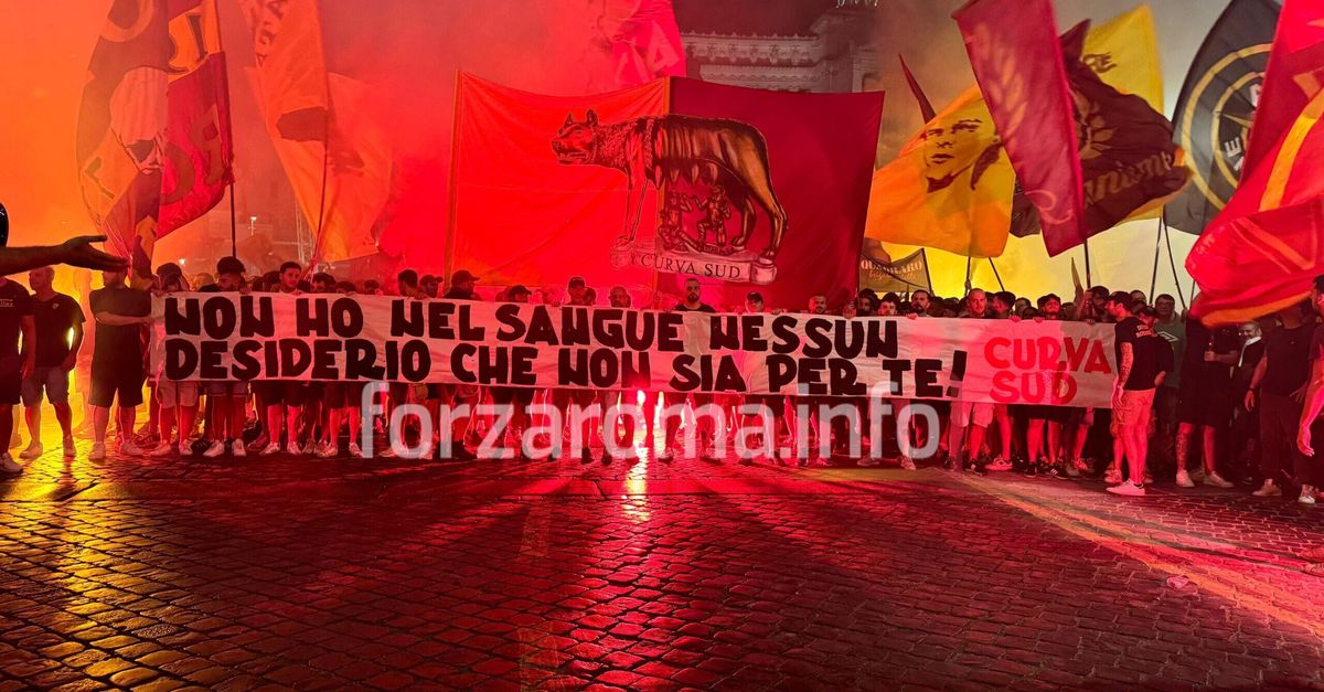 Roma firar 97 år: fem tusen fans i procession med ramsor och banderoller – Forzaroma.info – Senaste nyheter som Roma fotboll – intervjuer, foton och videor