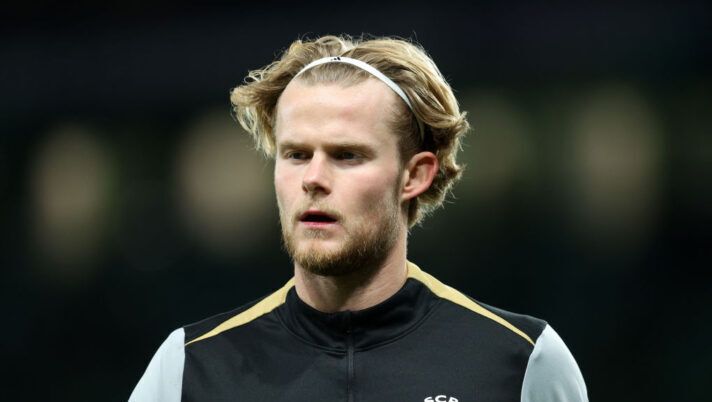 LISBON, PORTUGAL - JANUARY 29: Morten Hjulmand of Sporting CP looks on, during the warm up prior to the UEFA Champions League 2024/25 League Phase MD8 match between Sporting Clube de Portugal and Bologna FC 1909 at Estadio Jose Alvalade on January 29, 2025 in Lisbon, Portugal. (Photo by Carlos Rodrigues/Getty Images) Romano: “Juve, forte gradimento e contatti diretti per Hjulmand, la situazione per Andre…” - immagine 1