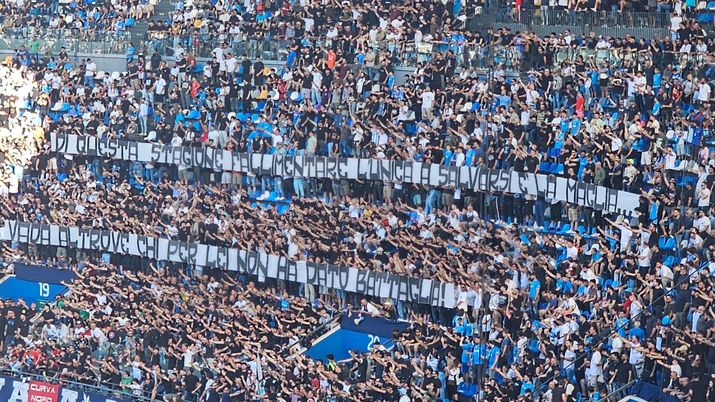 FOTO Lo striscione polemico della Curva A: “Si salva solo la maglia” - immagine 1