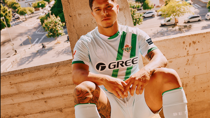 La nuova maglia da trasferta del Betis: un omaggio a Heliópolis e allo stadio Benito Villa - immagine 1