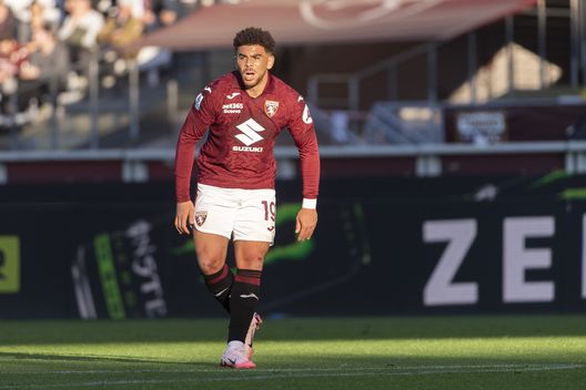 TURIN, ITALY - DECEMBER 13: Che Adams of Torino FC in action during the Serie A match between Torino FC and US Cremonese at Stadio Olimpico Grande Torino on December 13, 2025 in Turin, Italy. (Photo by Stefano Guidi - Torino FC/Torino FC 1906 via Getty Images)