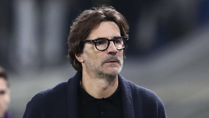 BERGAMO, ITALY - NOVEMBER 30: ACF Fiorentina coach Paolo Vanoli leaves the field disappointed at the end of the Serie A match between Atalanta BC and ACF Fiorentina at Gewiss Stadium on November 30, 2025 in Bergamo, Italy. (Photo by Marco Luzzani/Getty Images) Vanoli: “Il rigorista era Gudmundsson ma non ha voluto calciare! Chiediamo scusa, non ho ancora la chiave” - immagine 1