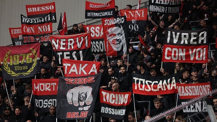 LEVERKUSEN, GERMANY - OCTOBER 01:   AC Milan fans attends before the UEFA Champions League 2024/25 League Phase MD2 match between Bayer 04 Leverkusen and AC Milan at BayArena on October 01, 2024 in Leverkusen, Germany. (Photo by Claudio Villa/AC Milan via Getty Images)  L’EDITORIALE DI MAURO SUMA – Inter e Milan devono rigare dritto - immagine 1