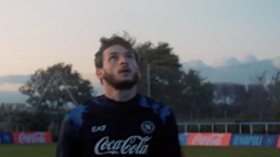 Il Napoli presenta il nuovo kit dell’allenamento: Kvaratskhelia protagonista