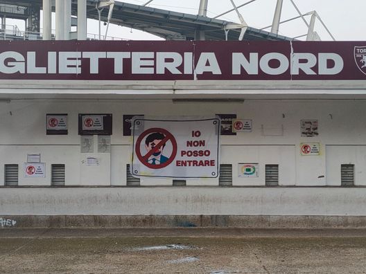 Torino, nella notte affissi volantini contro Cairo all’Olimpico Torino, nella notte affissi volantini contro Cairo all’Olimpico - immagine 1