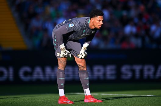 Okoye tra i pali dell'Udinese. (Photo by Alessandro Sabattini/Getty Images) Udinese, top e flop della Serie A 2024/2025: Lucca trascina i bianconeri- immagine 6