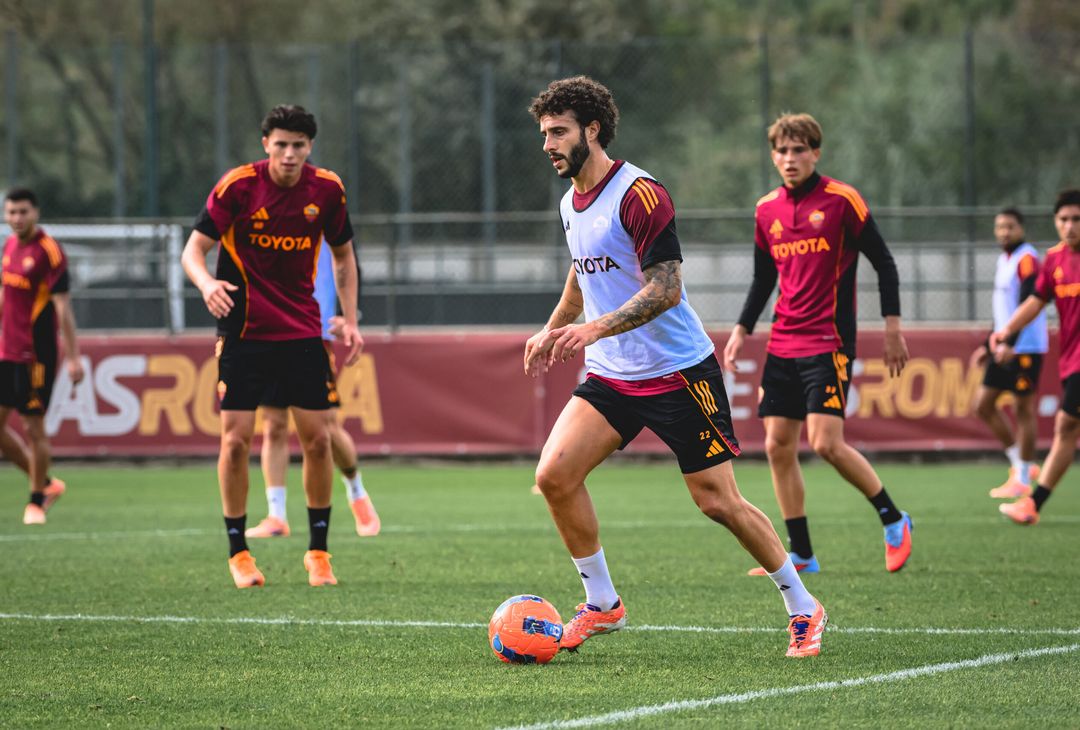 Trigoria, Roma in campo per l’allenamento del venerdì – FOTO GALLERY - immagine 30