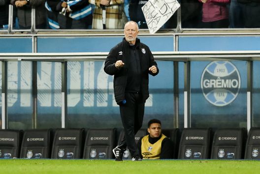 Mano Menezes, allenatore del Gremio. Il suo arrivo ha svoltato la stagione della squadra (Photo by Pedro H. Tesch/Getty Images) Cruzeiro-Gremio, difficile strappare i 3 punti ai padroni di casa: il pronostico di DDD- immagine 3