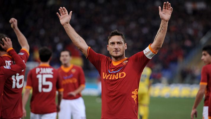 Francesco Totti, ex attaccante ed ex capitano della Roma (Foto di Luciano Rossi/AS Roma via Getty Images) CUR in Campo, a Foggia c’è anche Totti: genio e lealtà, l’ultima bandiera - immagine 1