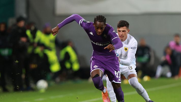 FLORENCE, ITALY - NOVEMBER 27: Eddy Kouadio of ACF Fiorentina in action during the UEFA Conference League 2025/26 League Phase MD4 match between ACF Fiorentina and AEK Athens FC at Stadio Artemio Franchi on November 27, 2025 in Florence, Italy. (Photo by Gabriele Maltinti/Getty Images) Kouadio, lo scopritore: “La priorità è una squadra che creda in lui” - immagine 1