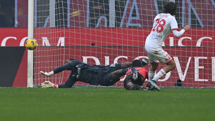 MILAN, ITALY - DECEMBER 17: Mike Maignan of AC Milan in action during the Serie A TIM match between AC Milan and AC Monza at Stadio Giuseppe Meazza on December 17, 2023 in Milan, Italy. (Photo by Claudio Villa/AC Milan via Getty Images) Da Marvel Maignan a Power Rejinders: le pagelle rossonere - immagine 1