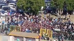 Lecce, tifosi del Napoli varcano i cancelli con la forza: scontri con la polizia (VIDEO)