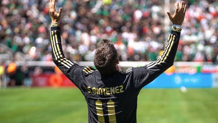 (Foto tratta da profilo X @Santgimenez_)  Gimenez