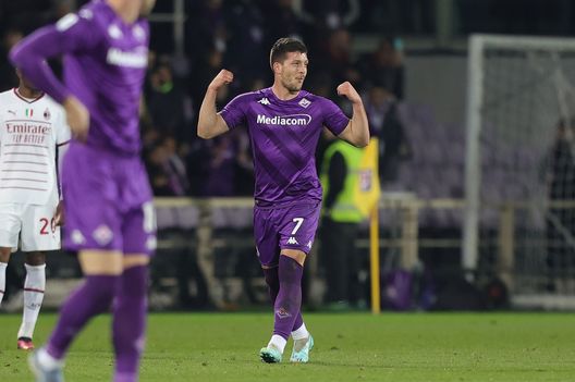FLORENCE, ITALY - MARCH 04: Luka Jovic of ACF Fiorentina celebrates after scoring a goal during the Serie A match between ACF Fiorentina and AC MIlan at Stadio Artemio Franchi on March 4, 2023 in Florence, Italy. (Photo by Gabriele Maltinti/Getty Images) È la partita di Jovic. L’attaccante vuole giocare l’amichevole a ogni costo- immagine 2