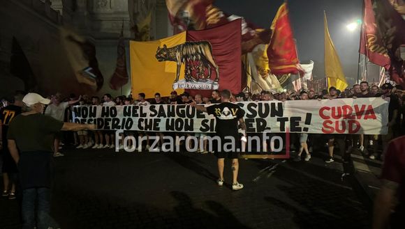 Festa Roma per i 97 anni: cinquemila tifosi in corteo tra cori e striscioni – VIDEO- immagine 2