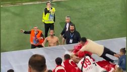 Tifoso vola per la maglia di Calhanoglu, ride anche il turco | VIDEO