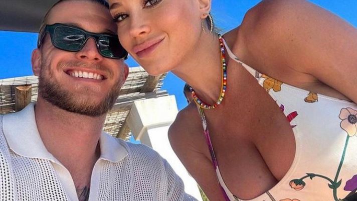 Diletta a Forte dei Marmi mentre Loris Karius è a Ibiza: sul dito della Leotta spunta un… - immagine 1