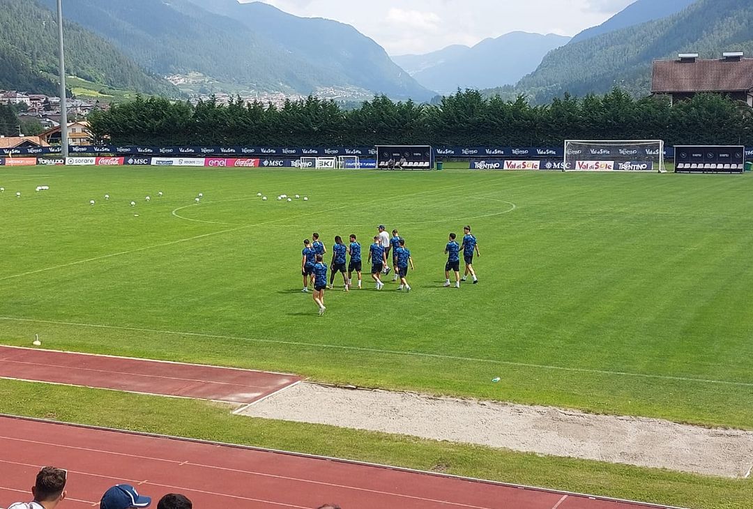 GALLERY Conte rientra in campo con una parte della squadra - immagine 3