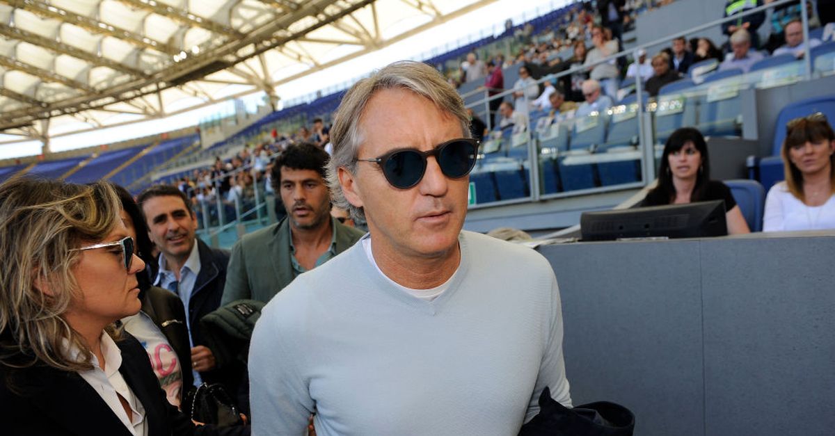 Mancini, l’indiscrezione di Chi: “Solo una casualità o l’indizio di una crisi? Sui social…”