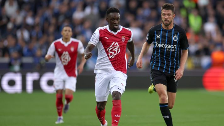 BRUGES, BELGIO - 18 SETTEMBRE: Folarin Balogun dell'AS Monaco combatte per la palla con Brandon Mechele del Club Brugge durante la partita MD1 della UEFA Champions League 2025/26 League Phase tra il Club Brugge KV e l'AS Monaco al Jan Breydelstadion il 18 settembre 2025 a Bruges, Belgio. (Foto di Dean Mouhtaropoulos/Getty Images) Finalmente è tornato Folarin Balogun: nuovo record in Champions League per l’ex Arsenal - immagine 1