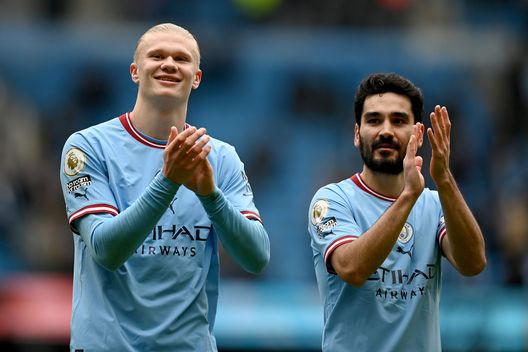 Manchester, Inghilterra - 4 marzo 2025: Erling Haaland ed Ilkay Guendogan del Manchester City. (Foto di Michael Regan/Getty Images) Manchester City vs Al-Ain, dove vedere il match in tv e streaming live- immagine 2