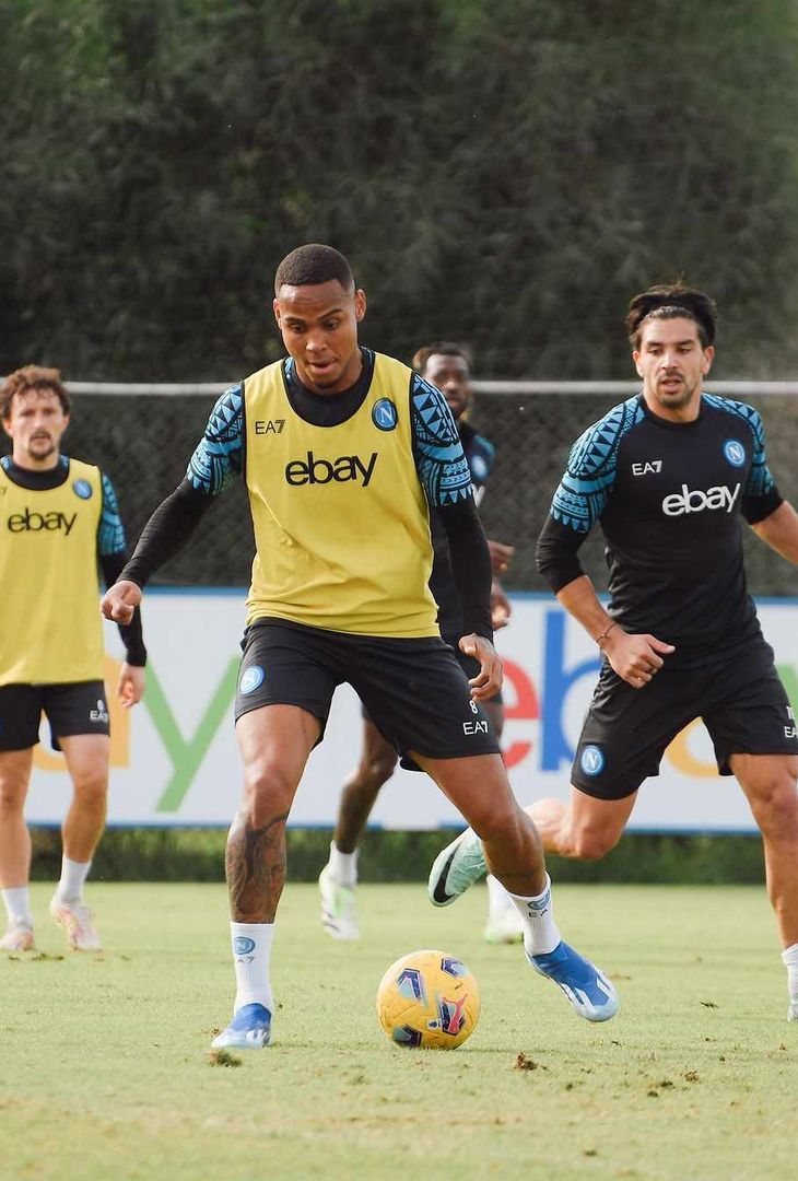 GALLERY Il Napoli si allena a Castel Volturno, concentrazione e grinta: le foto - immagine 7