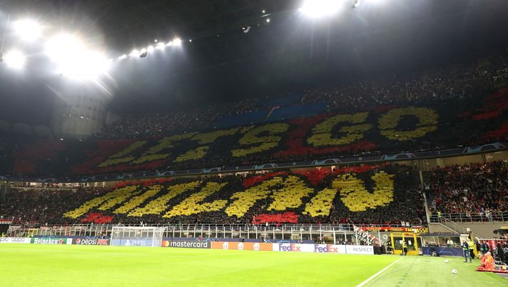 MILAN, ITALY - OCTOBER 11: The AC Milan fans show their support during the UEFA Champions League group E match between AC Milan and Chelsea FC at Giuseppe Meazza Stadium on October 11, 2022 in Milan, Italy. (Photo by Marco Luzzani/Getty Images)