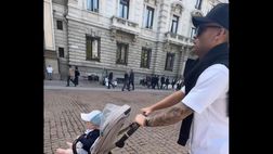 VIDEO / Pomeriggio di cose da sbrigare. Lautaro in centro con la famiglia