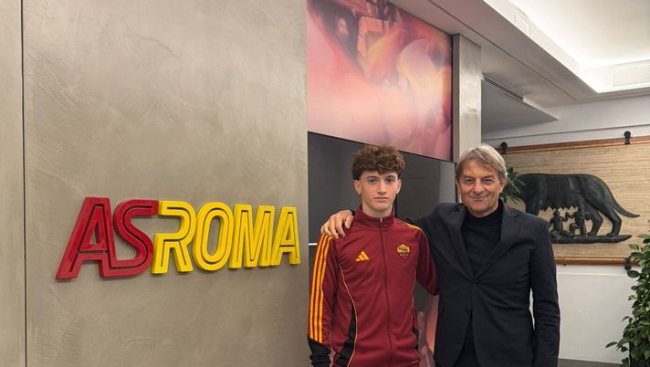 Roma, primo contratto da professionista per il baby Basile: firma fino al 2028 Roma, primo contratto da professionista per il baby Basile: firma fino al 2028 - immagine 1