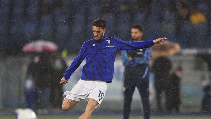 ROME, ITALY - APRIL 24: Luis Alberto of SS Lazio warms up prior to the Serie A match between SS Lazio and AC Milan at Stadio Olimpico on April 24, 2022 in Rome, Italy. (Photo by Paolo Bruno/Getty Images)
