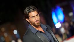 Can Yaman: “Da quando sono qui tifo Roma”. La battuta di Fiorello è tutta da ridere