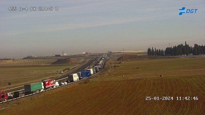 Tre tifosi del Siviglia muoiono in un incidente stradale: andavano a Madrid per la copa del Rey - immagine 1