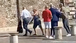 VIDEO / Bandecchi, lite e spintoni con un addetto stampa