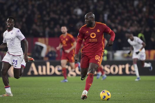 La Roma in 9 frena con la Fiorentina (1-1). Mou ancora quarto, ansia per Dybala- immagine 2