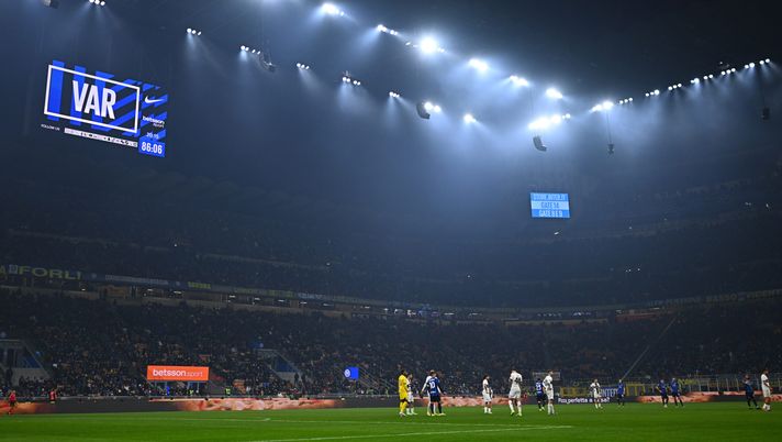 Var e arbitri fanno discutere