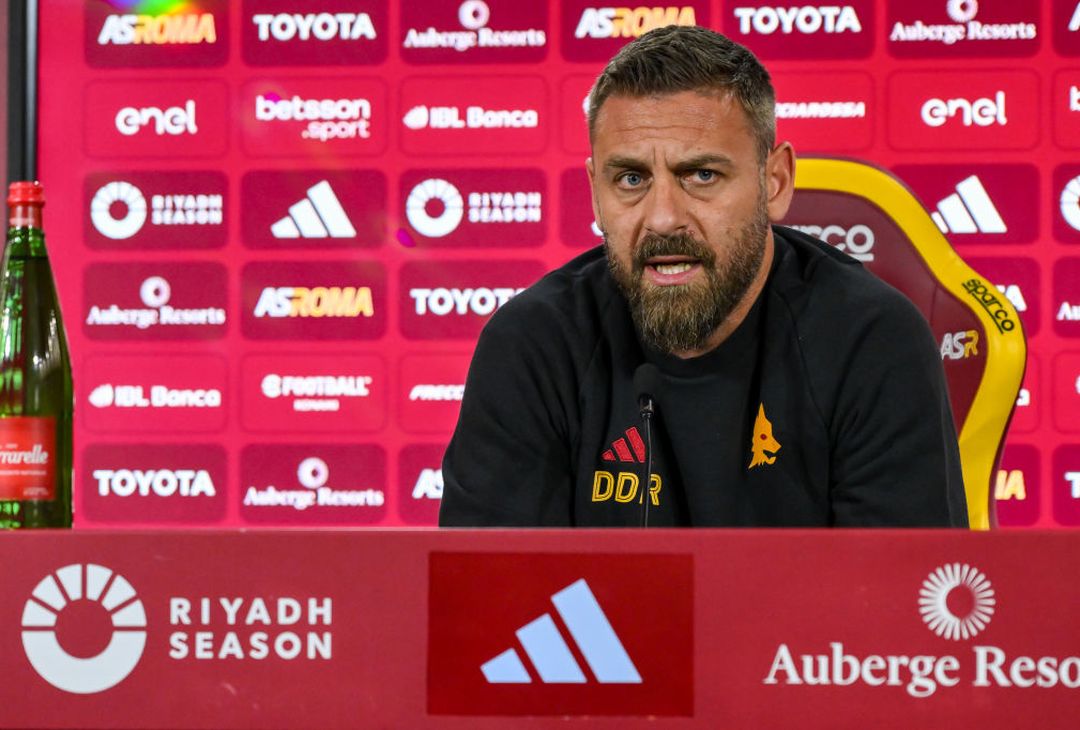 Roma, la conferenza stampa di De Rossi alla vigilia del Genoa – FOTO GALLERY - immagine 9