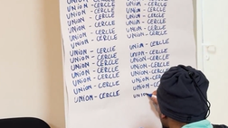 I Simpson a casa Saint-Gilloise, Lapoussin punito alla lavagna come Bart