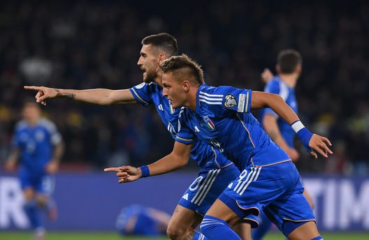 NAPLES, ITALY - MARCH 23: Mateo Retegui of Italy celebrates with Lorenzo Pellegrini after scoring the goal during the UEFA EURO 2024 qualifying round group C match between Italy and England at Stadio Diego Armando Maradona on March 23, 2023 in Naples, Italy. (Photo by Claudio Villa/Getty Images ) Graziani: “Perchè non è stato preso Retegui? Bisogna fidarsi di Burdisso”- immagine 2
