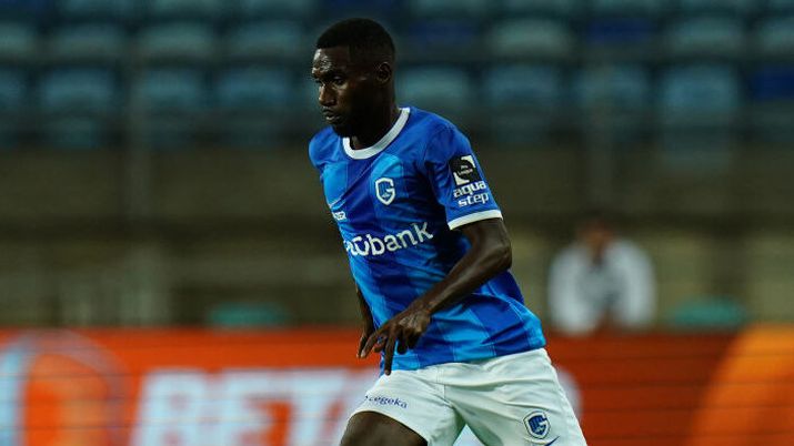 FARO, PORTUGAL - JULY 19: Alieu Fadera of KRC Genk in action during the Pre-Season Friendly match between Sporting CP and KRC Genk at Estadio Algarve on July 19, 2023 in Faro, Portugal. (Photo by Gualter Fatia/Getty Images) INFO SOS – Il Como sta per fare un nuovo acquisto: in chiusura per un esterno - immagine 1