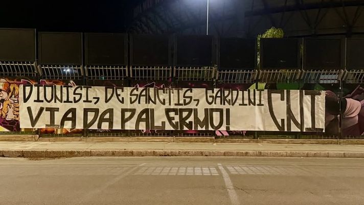 Palermo, Nuovo striscione della CNI: “Dionisi, De Sanctis, Gardini via”  Palermo, Nuovo striscione della CNI: “Dionisi, De Sanctis, Gardini via” - immagine 1