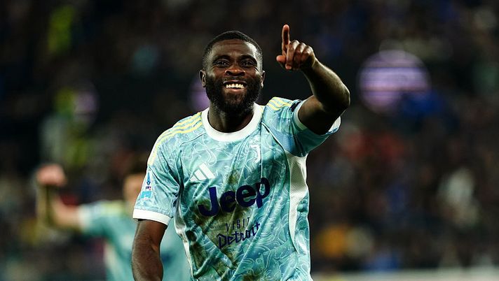 BERGAMO, ITALY - APRIL 11: Jeremie Boga of Juventus celebrates scoring his team's first goal during the Serie A match between Atalanta BC and Hellas Verona FC at Gewiss Stadium on April 11, 2026 in Bergamo, Italy. (Photo by Pier Marco Tacca/Getty Images) Serie A, Atalanta-Juventus 0-1: decide l’ex Boga - immagine 1