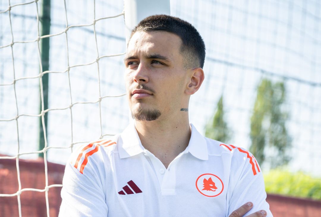 Trigoria, la firma e il primo allenamento di Enzo Le Fée con la Roma – FOTO GALLERY - immagine 16