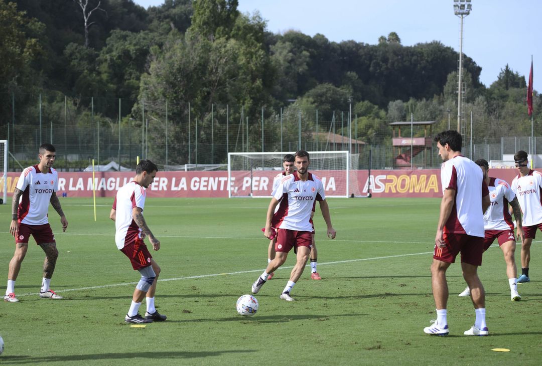 Roma, l’allenamento del venerdì: c’è Pellegrini, out Dybala – FOTOGALLERY - immagine 18