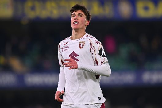 VERONA, ITALY - JANUARY 04: Cesare Casadei of Torino celebrates scoring his team's second goal during the Serie A match between Hellas Verona FC and Torino FC at Stadio Marcantonio Bentegodi on January 04, 2026 in Verona, Italy. (Photo by Alessandro Sabattini/Getty Images)