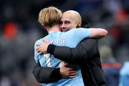 Premier, Guardiola chiarisce: 'De Bruyne resta al Manchester City'