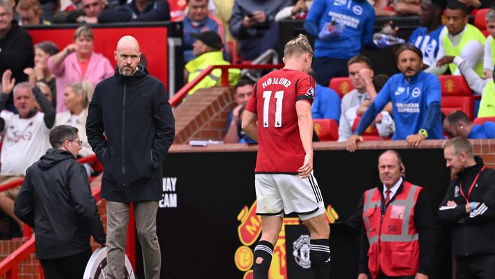 Hojlund esce e l’Old Trafford fischia ten Hag, il tecnico: “Non ha ancora i 90 minuti…” - immagine 1