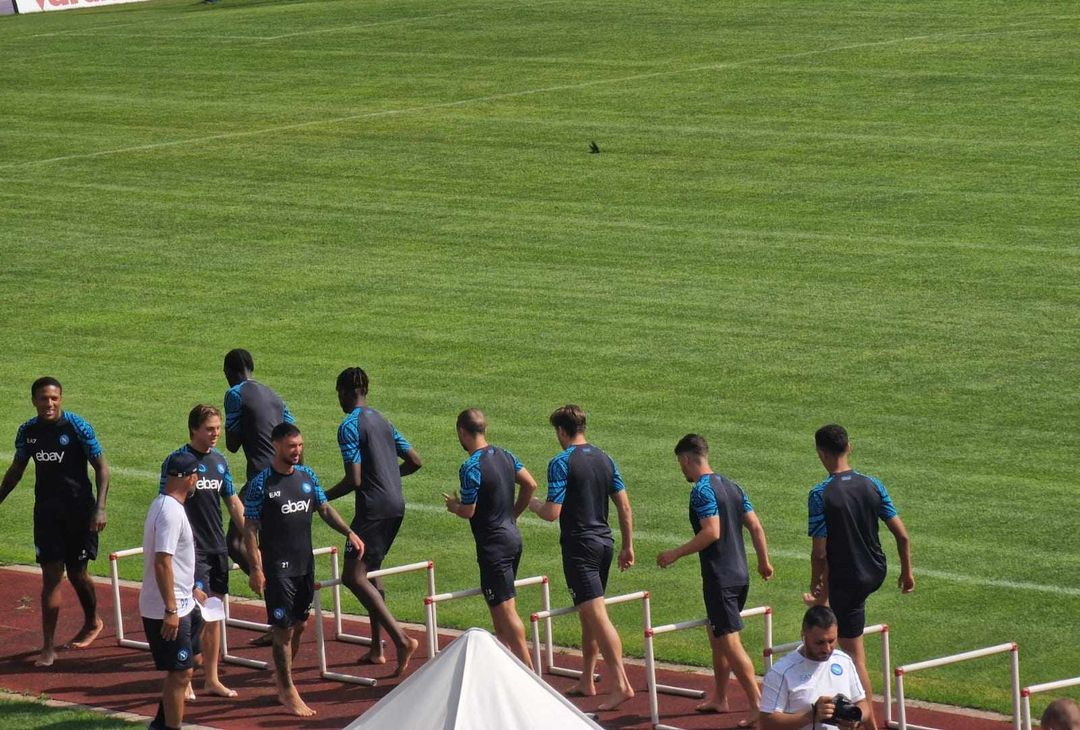 Gallery Comincia Lallenamento A Dimaro Esercizi A Piedi Nudi Per Gli Azzurri Calcio Napoli 1926 